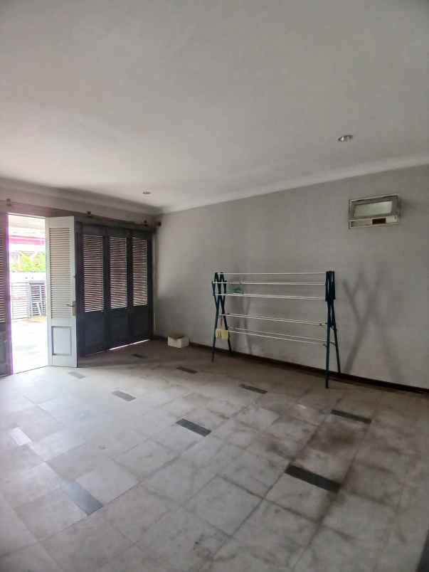 dijual cepat rumah mewah tengah kota