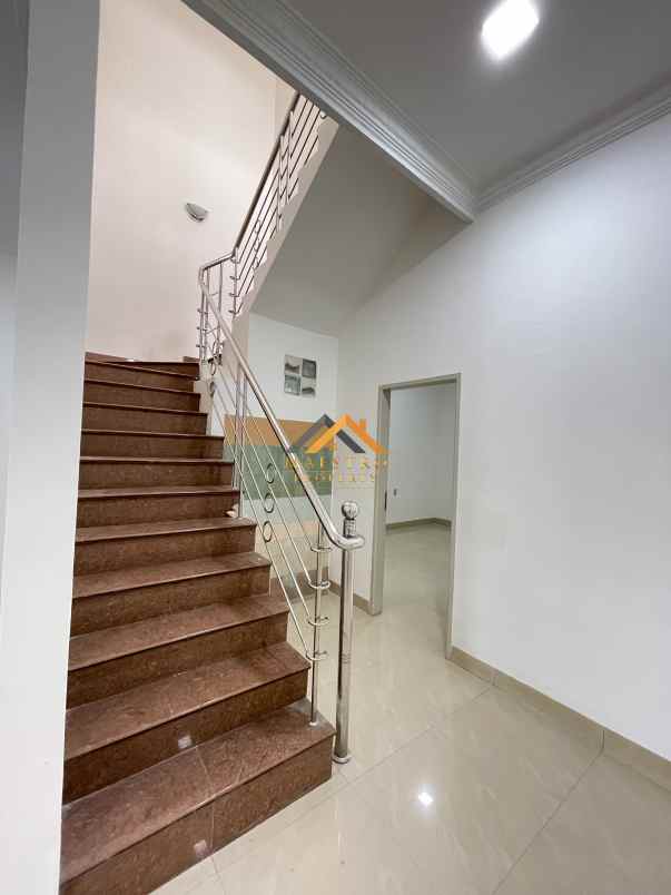 dijual disewakan rumah komplek cemara hijau jl metal