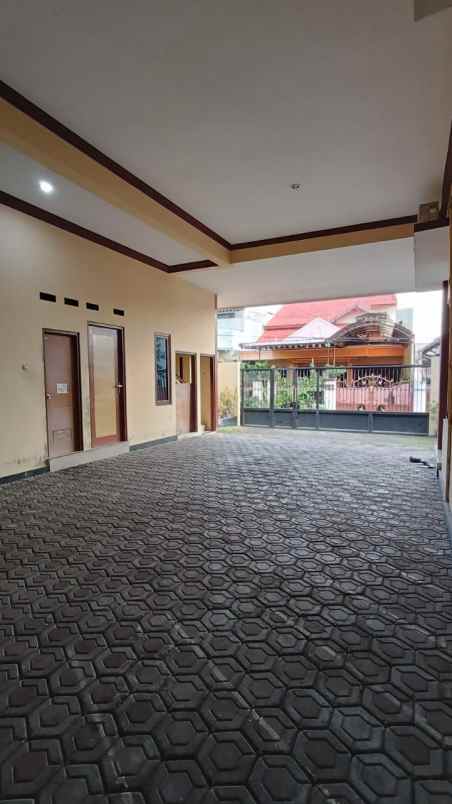 dijual kantor temlat ussha