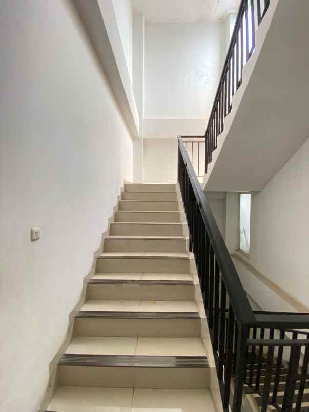 dijual mini gedung hook di duren sawit jakarta timur