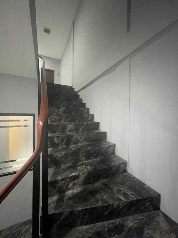 dijual ruko 2 lantai