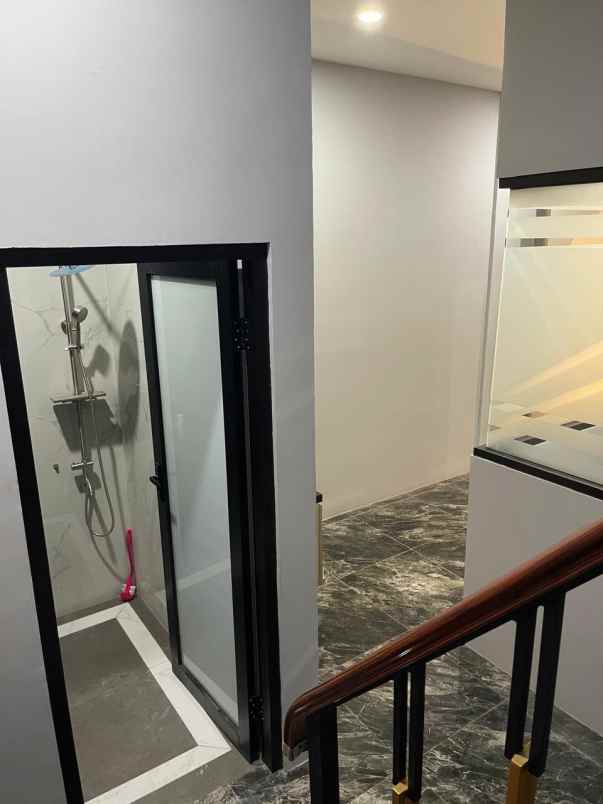 dijual ruko 2 lantai