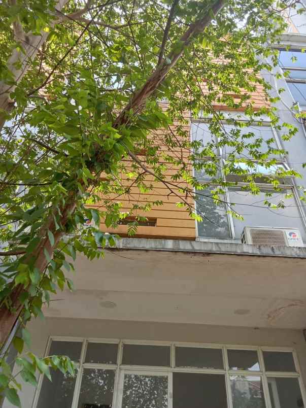 dijual ruko 3 lantai di kawasan depok cinere