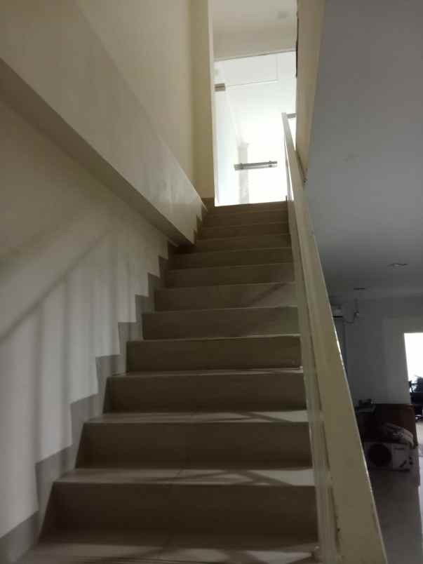dijual ruko 3 lantai di kawasan depok cinere