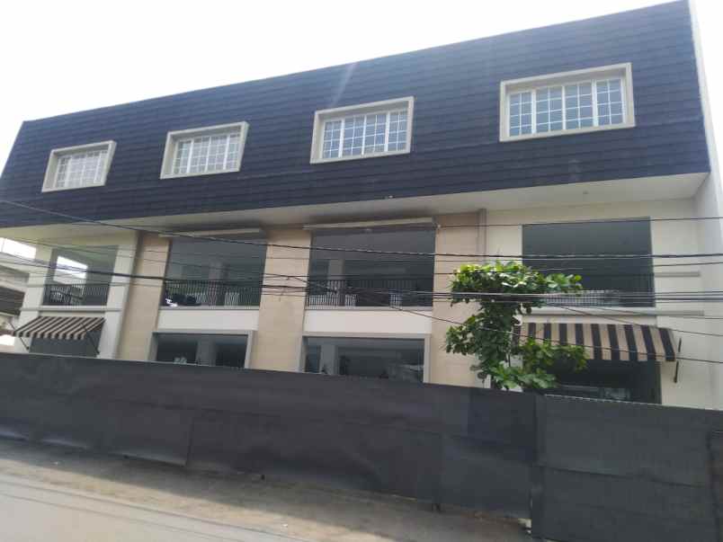 Gedung 3 Lantai Dekat Pintu Tol Becakayu Cipinang Jakarta Timur