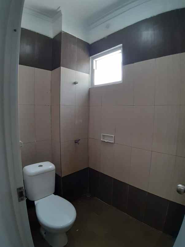 dijual ruko siap pakai di metland transyogi cileungsi