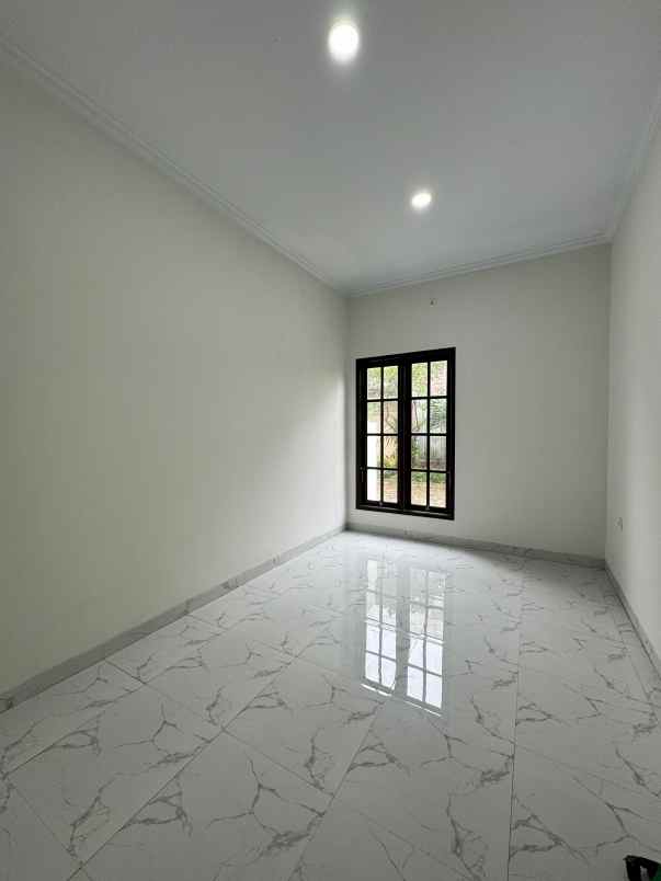 dijual rumah 2 lantai 700 an juta di mampang depok