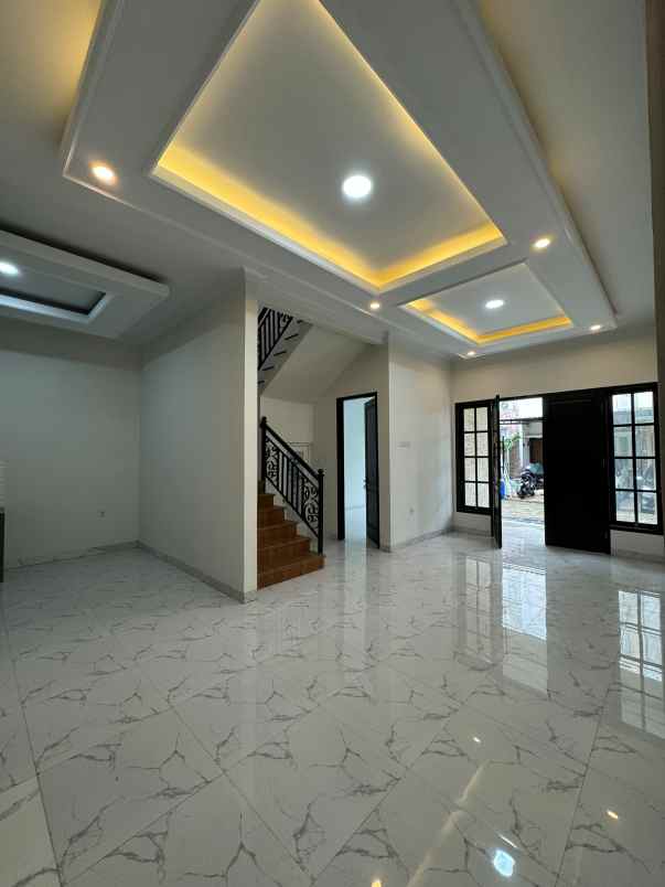 dijual rumah 2 lantai 700 an juta di mampang depok