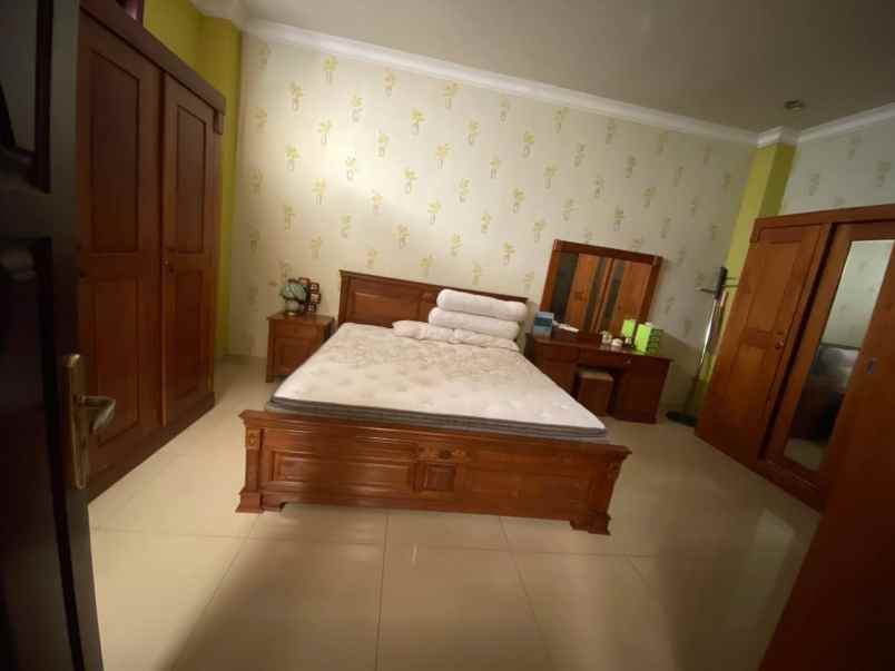 dijual rumah 2 lantai gading ketabang sby pusat nego