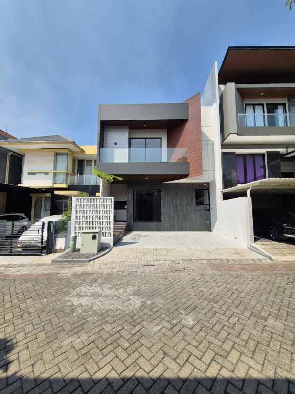 dijual rumah alam hijau citraland surabaya