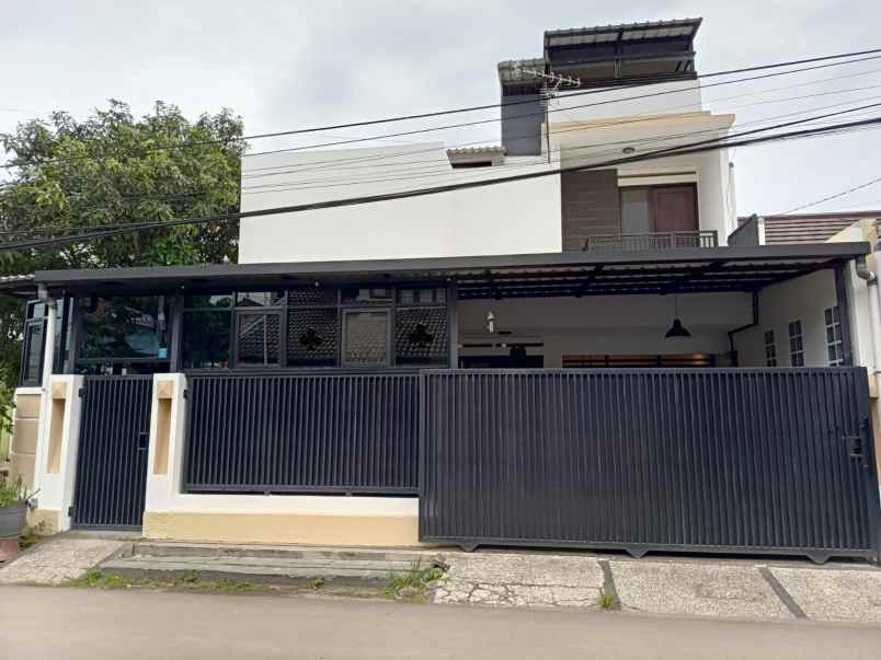 dijual rumah antapani