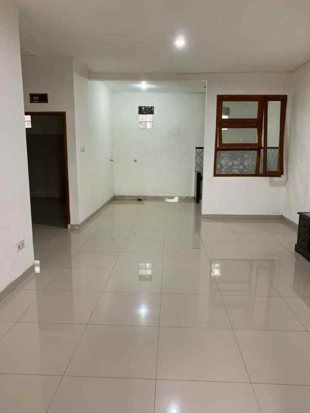 dijual rumah area taman cibaduyut