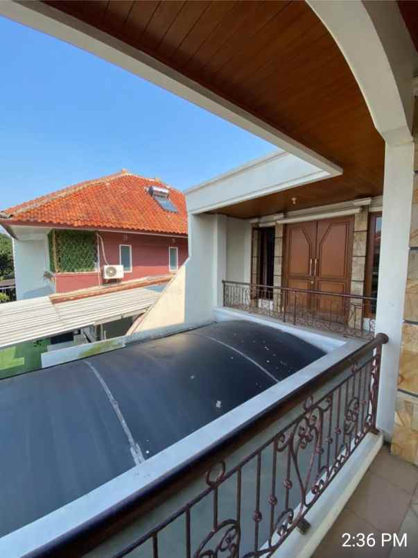 dijual rumah aria graha regency