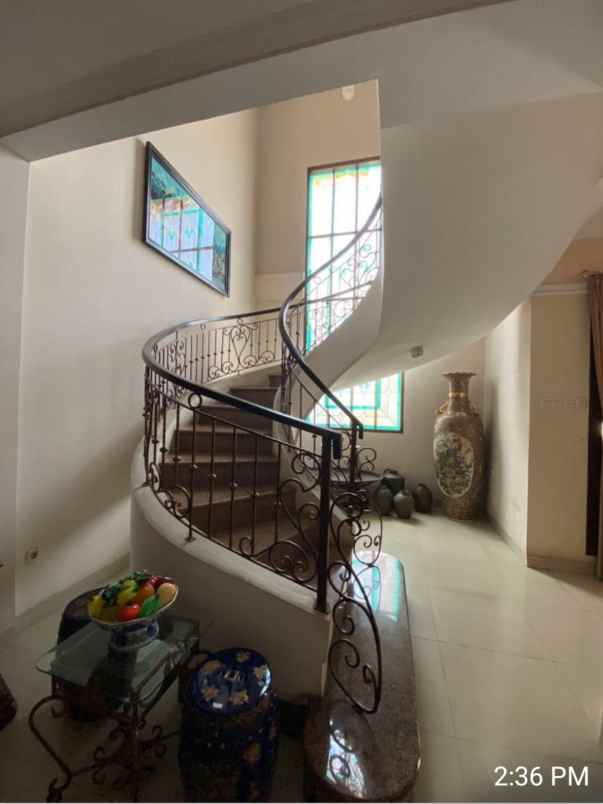 dijual rumah aria graha regency