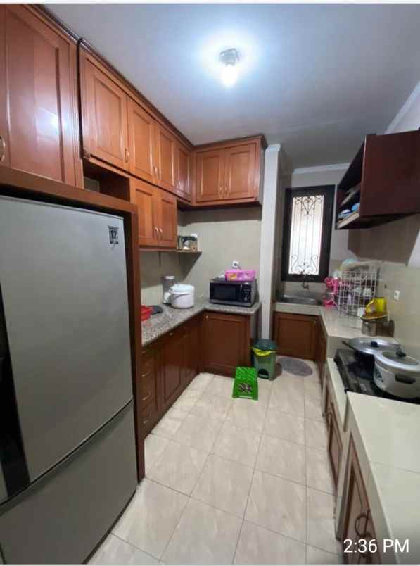 dijual rumah aria graha regency