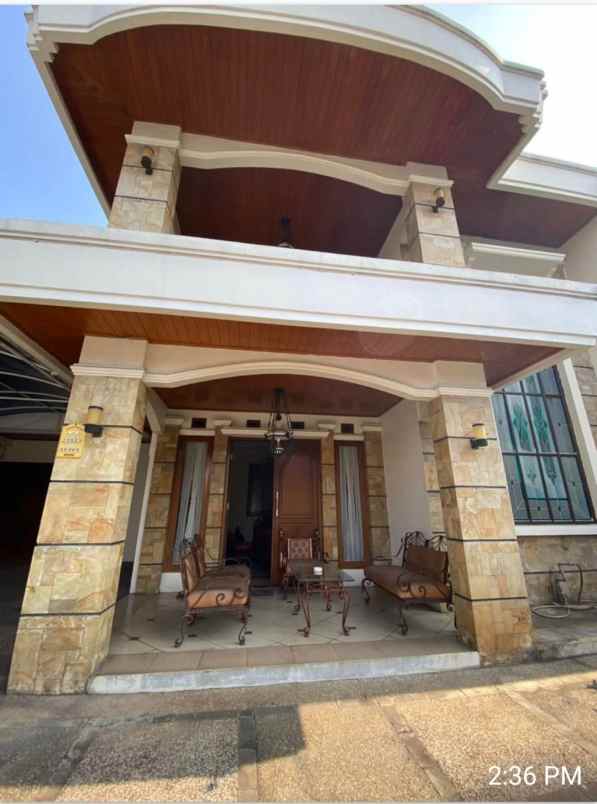 dijual rumah aria graha regency