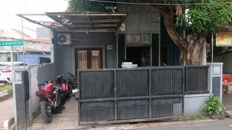dijual rumah bagus pinggir jalan raya strategis