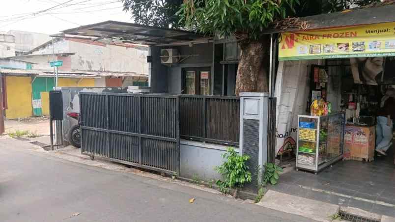 dijual rumah bagus pinggir jalan raya strategis