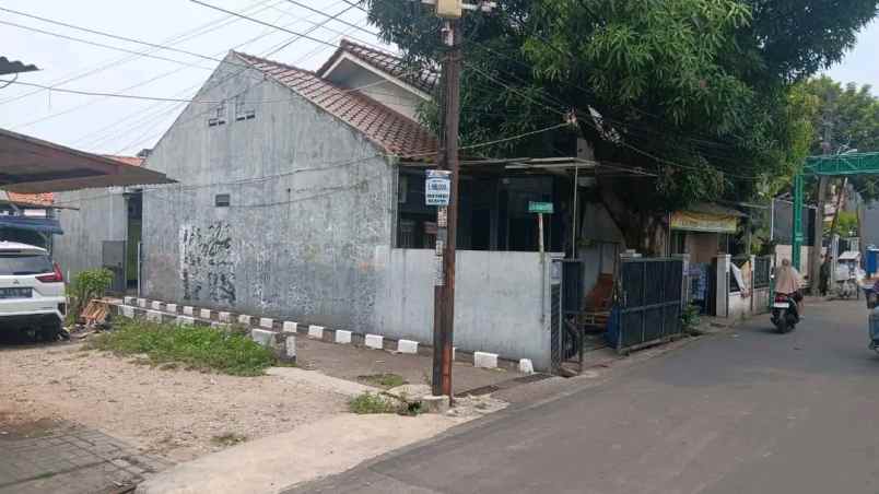 dijual rumah bagus pinggir jalan raya strategis