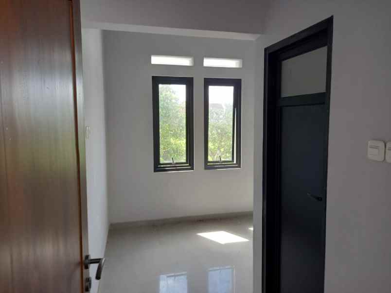 dijual rumah banyuanyar banjarsari surakarta