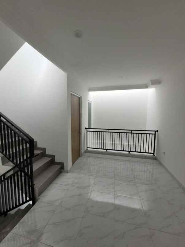 dijual rumah baru 3 5lantai di hibrida kelapa gading