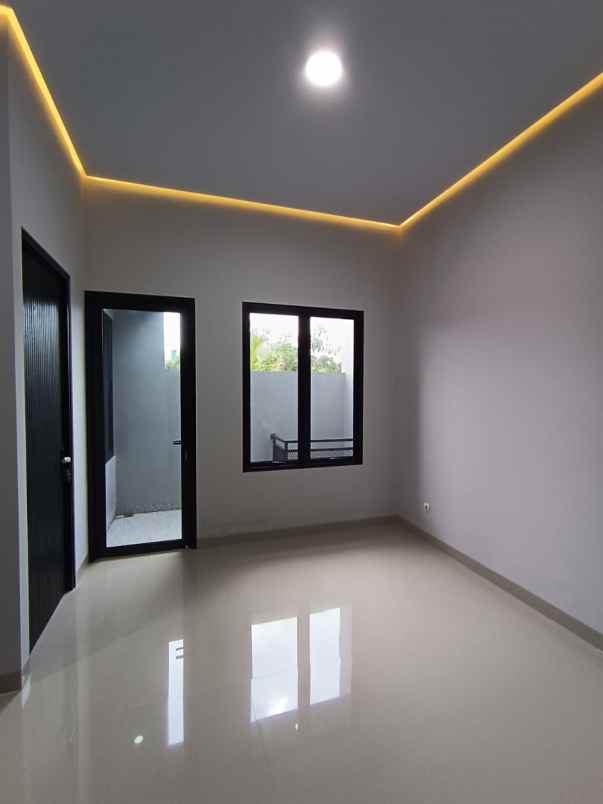 dijual rumah baru bebas banjir di parung serab ciledug