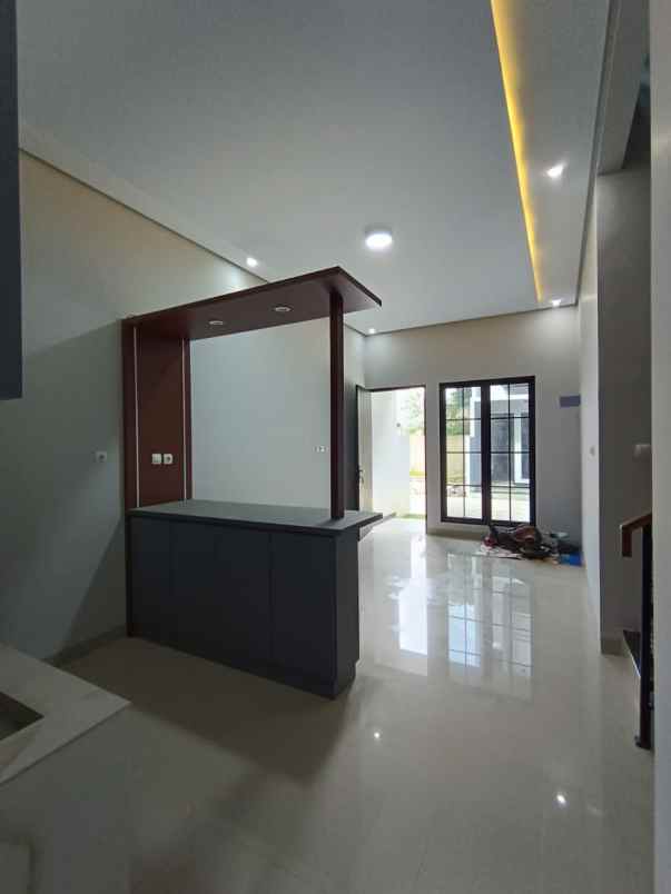 dijual rumah baru bebas banjir di parung serab ciledug