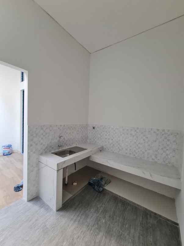 dijual rumah baru di manyar kertoadi surabaya timur