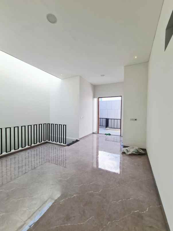 dijual rumah baru gress di perumahan manyar kertoadi