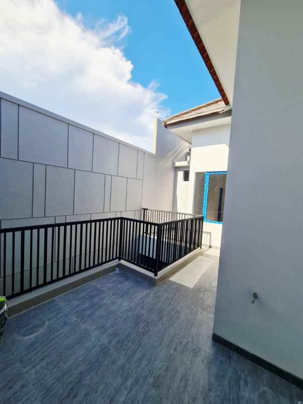 dijual rumah baru gress di perumahan manyar kertoadi