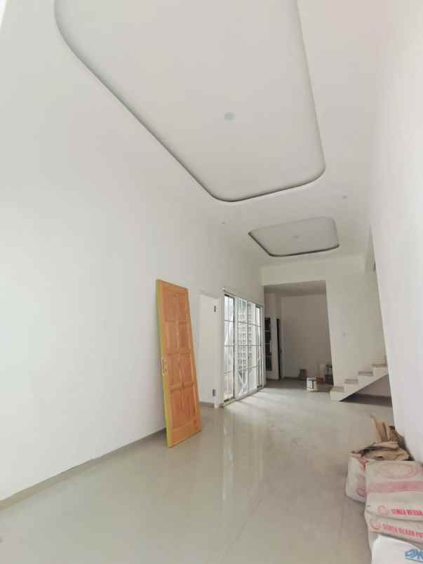 dijual rumah baru modern minimalis lokasi saawojajar