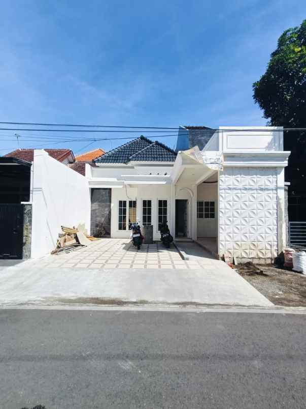dijual rumah baru modern minimalis lokasi saawojajar