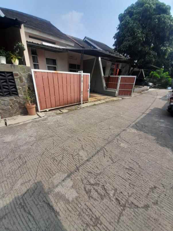 dijual rumah bedahan sawangan depok