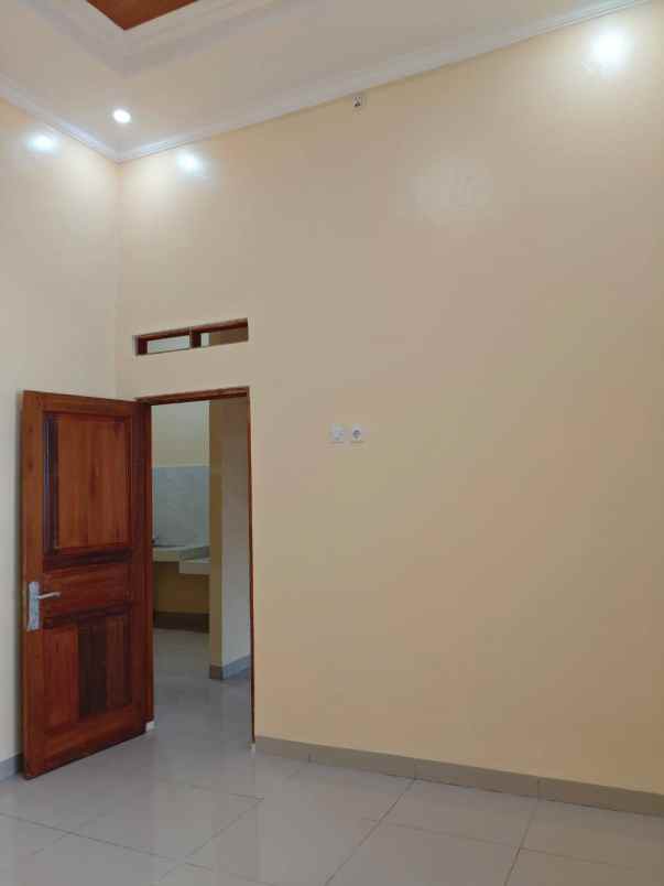 dijual rumah boulevard hijau kota