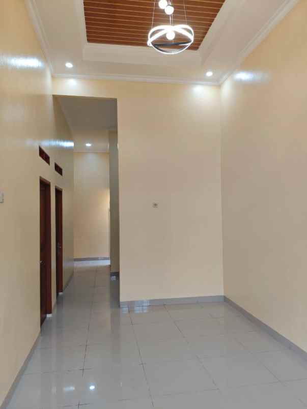 dijual rumah boulevard hijau kota