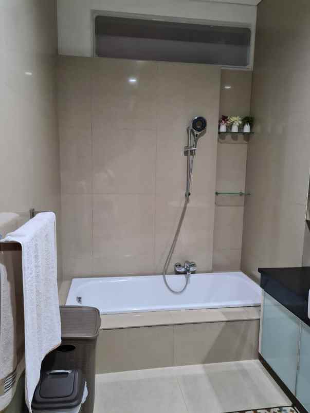 dijual rumah cempaka putih timur