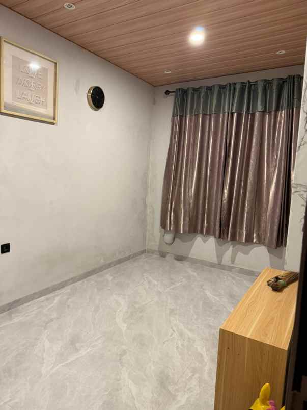 dijual rumah ciledug