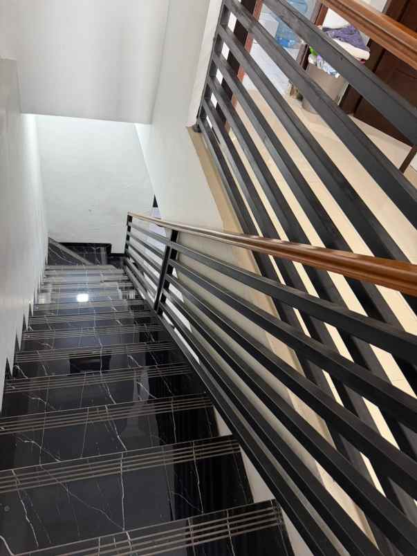 dijual rumah ciledug