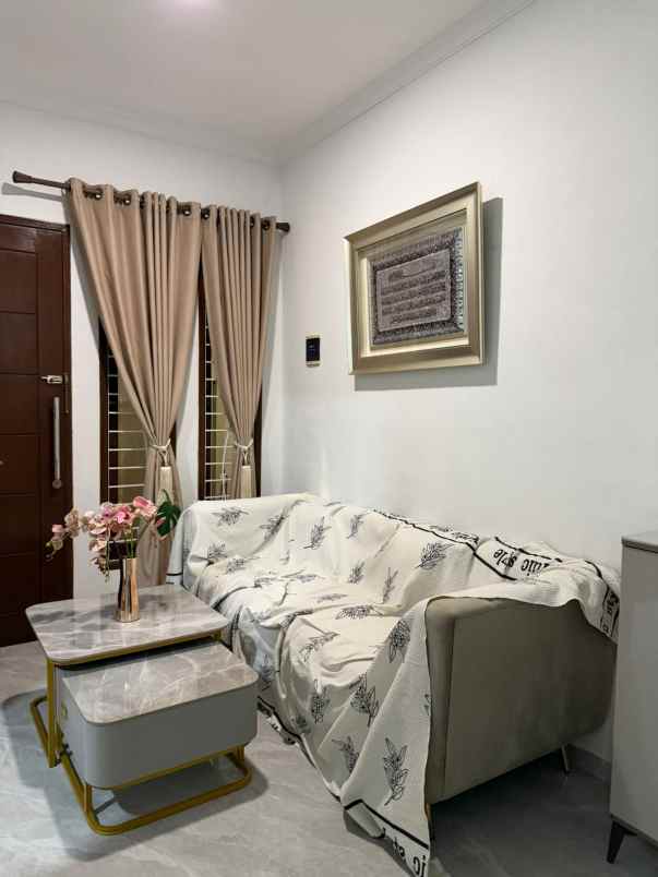 dijual rumah ciledug