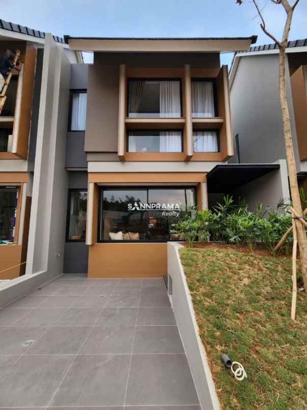 dijual rumah cilenggang