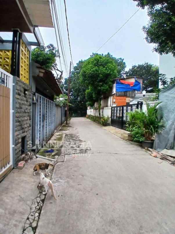 dijual rumah cipedak