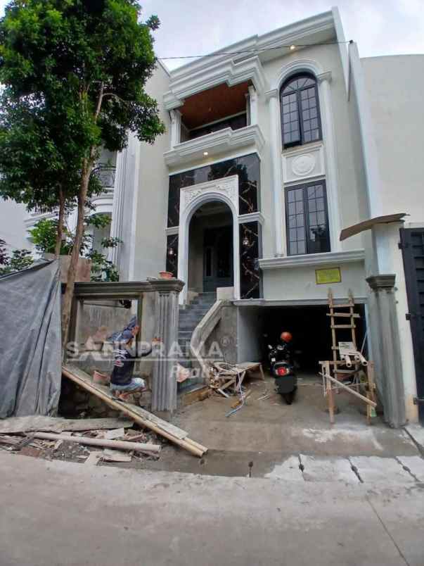 dijual rumah cipedak