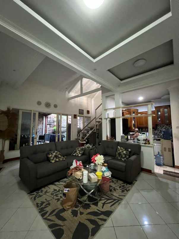 dijual rumah ciputat