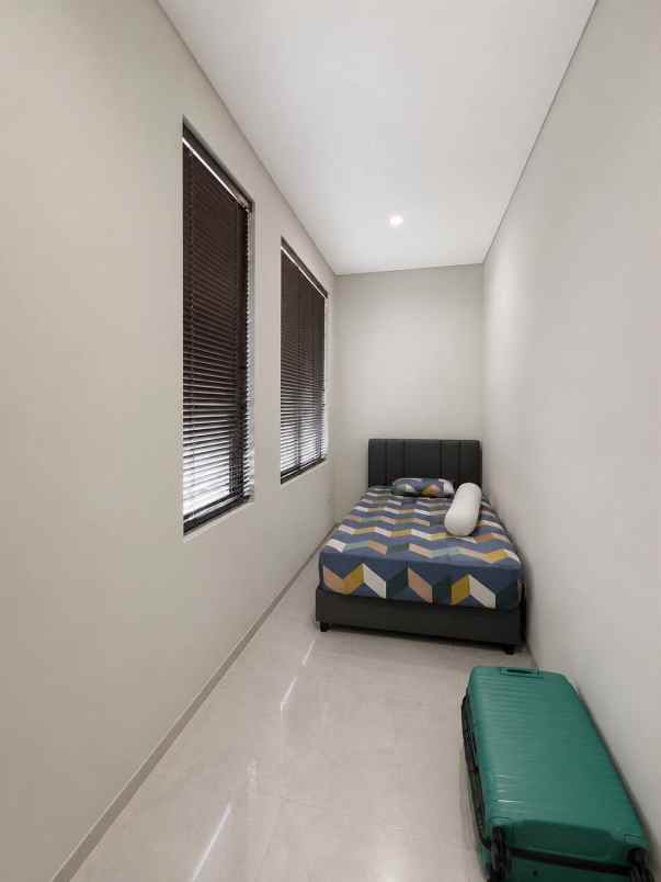 dijual rumah citraland district 9