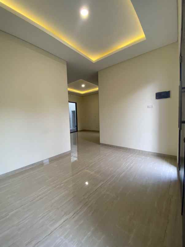 dijual rumah citraland utama