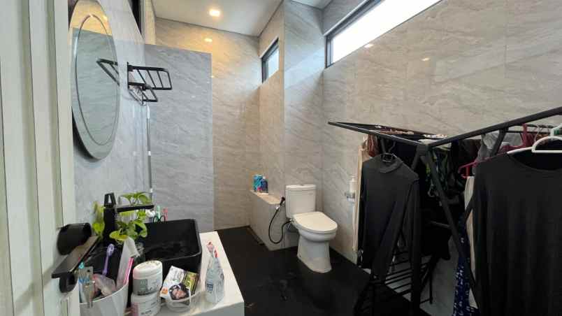 dijual rumah ciwaruga