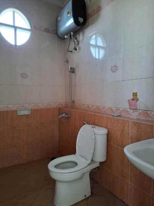 dijual rumah classic di legenda wisata cibubur