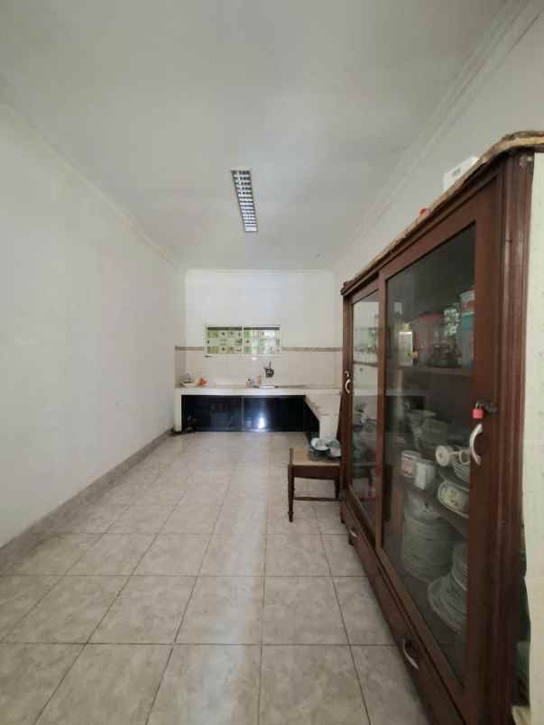 dijual rumah classic di legenda wisata cibubur