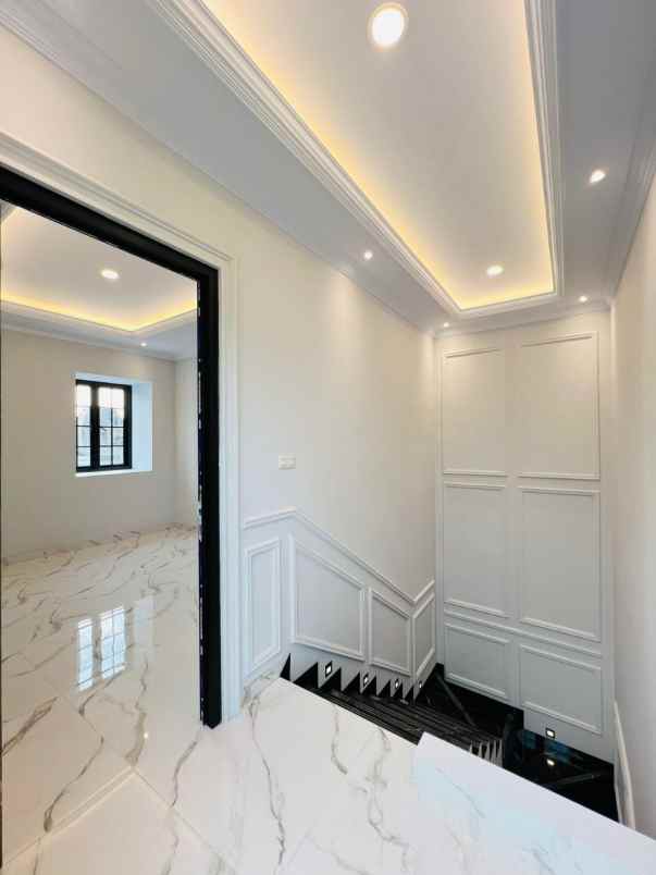 dijual rumah classic modern di jakarta selatan