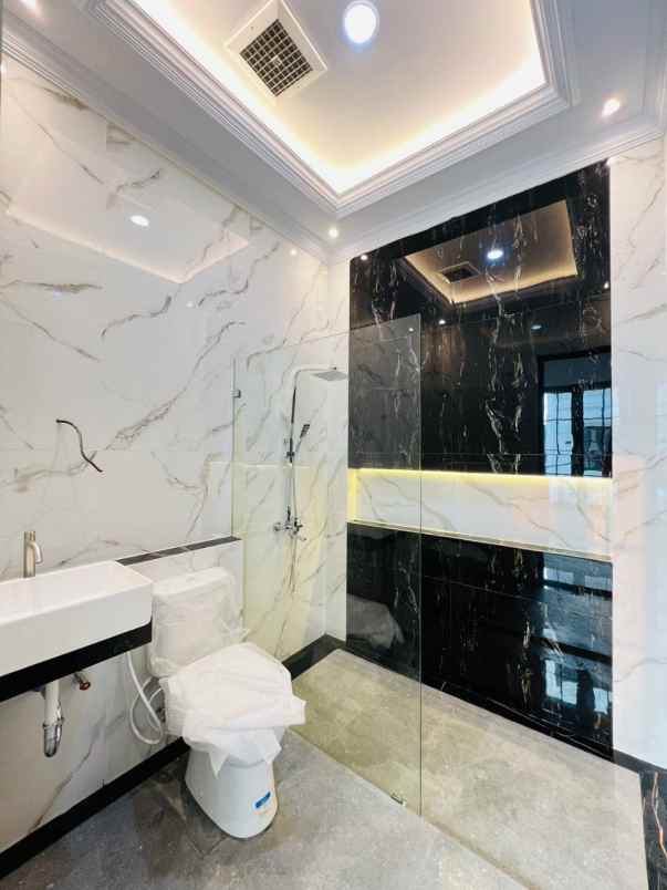 dijual rumah classic modern di jakarta selatan